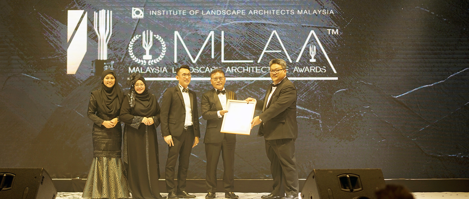 Dato' Azmar, TRXC CEO with ILAM President Assoc. Prof. LAr. Dr. Suhardi Maulan during this year’s Malaysian Landscape Architecture Awards.