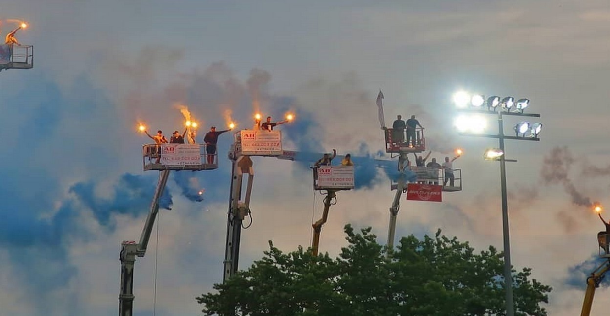 Fans of the team Motor Lublin rented 21 cranes to see their squad face off against GKM Grudziaz