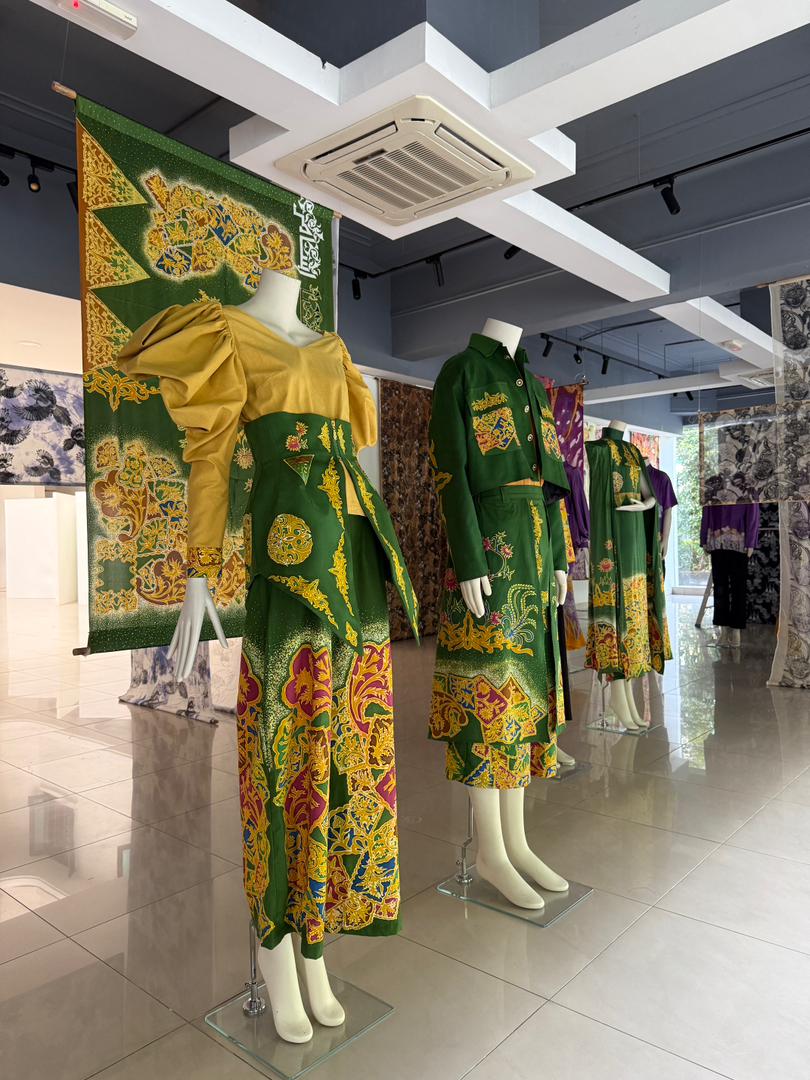 KUNTUM BERTEKAT – BATIK BERBICARA