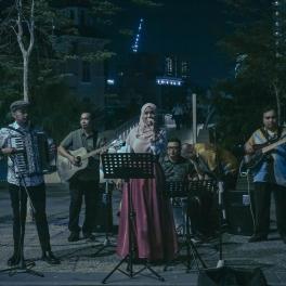 Live band entertaining passers by 