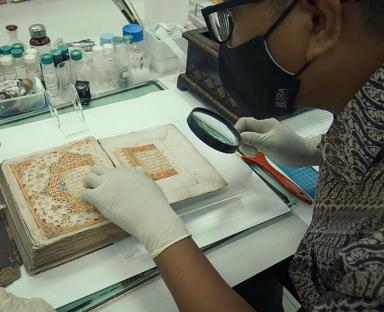Curator at the Islamic Arts Museum